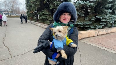 Криворіжці вимагають опалення: містяни зібралися на протест під стінами міськвиконкому Криворіжці вимагають опалення: містяни зібралися на протест під стінами міськвиконкому
