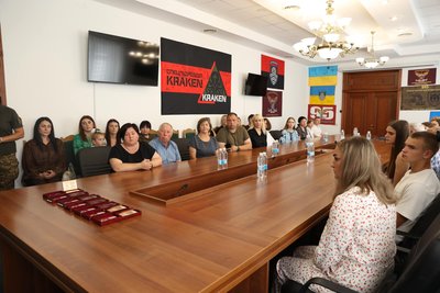 На Вінниччині родинам полеглих воїнів вручили державні нагороди На Вінниччині родинам полеглих воїнів вручили державні нагороди