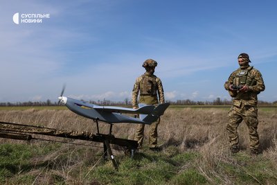Військові 34 ОБрБО запускають безпілотник-розвідник GOR на Херсонщині Військові 34 ОБрБО запускають безпілотник-розвідник GOR на Херсонщині