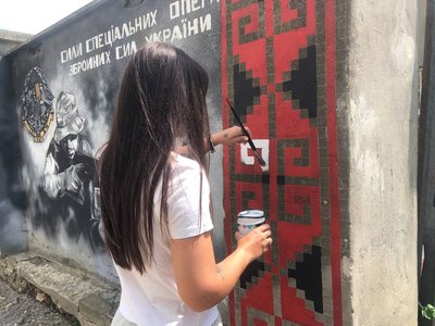 В Ужгороді створили мурал на знак пошани воїнам із сил спеціальних операцій