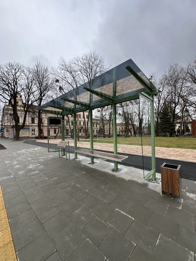 Скільки зупинок громадського транспорту у Чернівцях без лавиць та павільйонів Скільки зупинок громадського транспорту у Чернівцях без лавиць та павільйонів