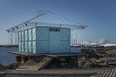 В Антарктиді українські полярники організувати артінсталяцію, що нагадує про їхній дім