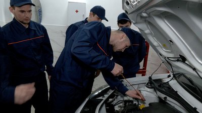 На Вінниччині школярі здобувають професію тракториста-машиніста сільськогосподарського виробництва На Вінниччині школярі здобувають професію тракториста-машиніста сільськогосподарського виробництва