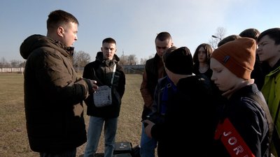 На Вінниччині відкрили безкоштовну школу операторів дронів для дітей На Вінниччині відкрили безкоштовну школу операторів дронів для дітей