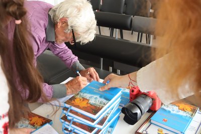 В Охтирці презентували книгу про мистців з Великописарівської громади. Репортаж В Охтирці презентували книгу про мистців з Великописарівської громади. Репортаж