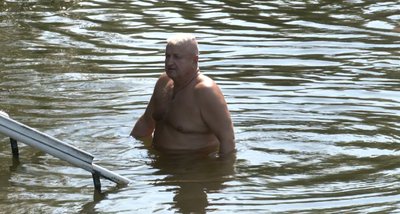 Через кишкову паличку у водоймах Луцька не можна купатися: як реагують на заборону люди Через кишкову паличку у водоймах Луцька не можна купатися: як реагують на заборону люди