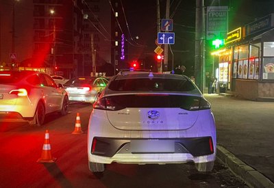 У Хмельницькому поліцейські встановлюють обставини ДТП, у якій травмувалася 22-річна пішохідка, 9 березня 2026 року У Хмельницькому поліцейські встановлюють обставини ДТП, у якій травмувалася 22-річна пішохідка, 9 березня 2026 року