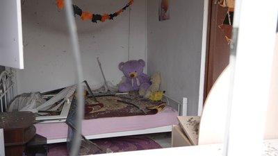 "Прилетіло в сусідній будинок, а пошкодило мій". Як живе прифронтове Покровське на Дніпропетровщині "Прилетіло в сусідній будинок, а пошкодило мій". Як живе прифронтове Покровське на Дніпропетровщині
