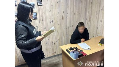 Продавали гуманітарні авто: на Чернігівщині викрили угрупування, яке продавало автівки, завезені як допомогу для ЗСУ Продавали гуманітарні авто: на Чернігівщині викрили угрупування, яке продавало автівки, завезені як допомогу для ЗСУ