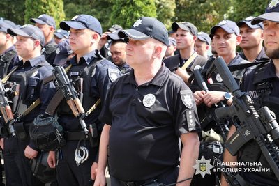 Працюватимуть у посиленому режимі: до Умані прибув зведений загін правоохоронців Працюватимуть у посиленому режимі: до Умані прибув зведений загін правоохоронців