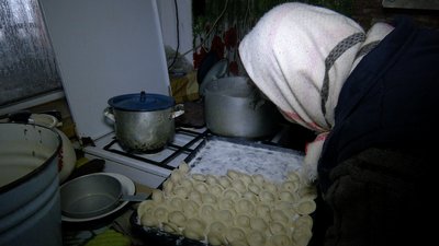 "Нехай поїдять і згадають наше тепло": на Вінниччині сестри готують домашні страви для оборонців "Нехай поїдять і згадають наше тепло": на Вінниччині сестри готують домашні страви для оборонців