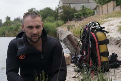 "Не хочеться, щоб через рік-два мій син знайшов небезпечні залишки". Як піротехніки ДСНС розміновують річки Миколаївщини "Не хочеться, щоб через рік-два мій син знайшов небезпечні залишки". Як піротехніки ДСНС розміновують річки Миколаївщини