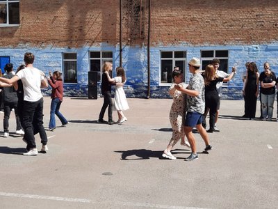 "Ти і я Україна": одинадцятикласники Кропивницького присвятили випускний вальс перемозі "Ти і я Україна": одинадцятикласники Кропивницького присвятили випускний вальс перемозі