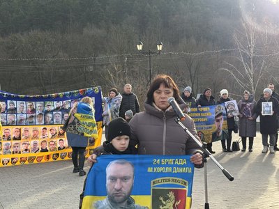 Акція на підтримку військовополонених і зниклих безвісти, акція у Кременці, Тернопільщина, 9 грудня 2025 року Акція на підтримку військовополонених і зниклих безвісти, акція у Кременці, Тернопільщина, 9 грудня 2025 року