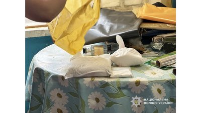 У Чернігові затримали чоловіка, підозрюваного в систематичному збуті психотропів У Чернігові затримали чоловіка, підозрюваного в систематичному збуті психотропів