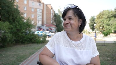 У Бахмачі, що на Чернігівщині, бібліотекарки раз на місяць їздять на велосипедах та пропонують людям книги У Бахмачі, що на Чернігівщині, бібліотекарки раз на місяць їздять на велосипедах та пропонують людям книги