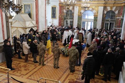 У Луцьку попрощалися з полеглим на війні прикордонником Миколою Северенюком У Луцьку попрощалися з полеглим на війні прикордонником Миколою Северенюком