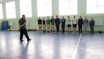 З фронту – до школи. Ветеран війни з протезом викладає фізкультуру в ліцеї на Вінниччині З фронту – до школи. Ветеран війни з протезом викладає фізкультуру в ліцеї на Вінниччині