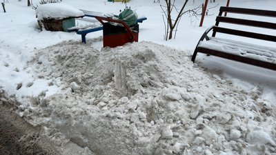 "Не те щоб вони не справлялися — просто бракує техніки": 285 двірників прибирають сніг у Хмельницькому "Не те щоб вони не справлялися — просто бракує техніки": 285 двірників прибирають сніг у Хмельницькому