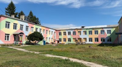 "Руйнують все: школи, бібліотеки, руйнують село": Миропільський ліцей на Сумщині готується до евакуації