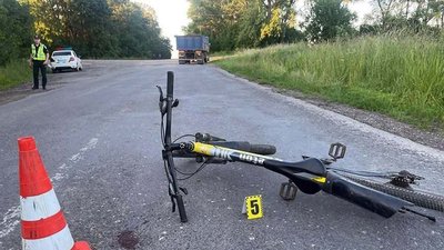 Слідчі поліції встановлюють обставини ДТП, внаслідок якої загинув 59-річний велосипедист, 16 червня 2026 року, Хмельниччина Слідчі поліції встановлюють обставини ДТП, внаслідок якої загинув 59-річний велосипедист, 16 червня 2026 року, Хмельниччина