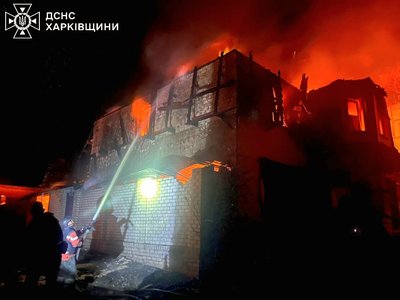 На Куп'янщині сталася пожежа через обстріл вночі 9 серпня На Куп'янщині сталася пожежа через обстріл вночі 9 серпня