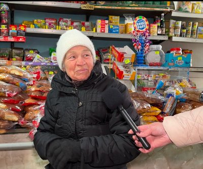 "Не складаємо руки, живемо далі": як виживають у Великій Писарівці на Сумщині "Не складаємо руки, живемо далі": як виживають у Великій Писарівці на Сумщині