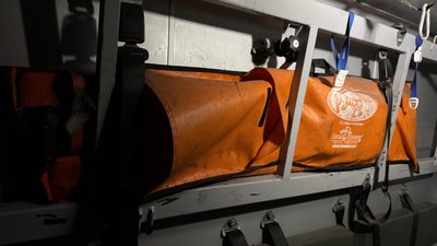 Евакуаційна машина для транспортування поранених військових з передової Донецька область Евакуаційна машина для транспортування поранених військових з передової Донецька область