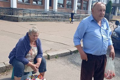 Сезон лісових ягід: які ціни та попит на чорницю в Коростені на Житомирщині