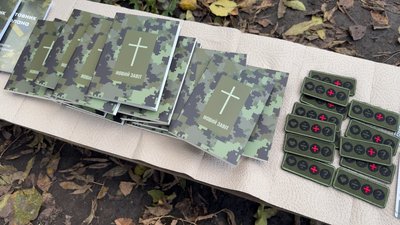 Молитовник новий завіт та шеврони Молитовник новий завіт та шеврони