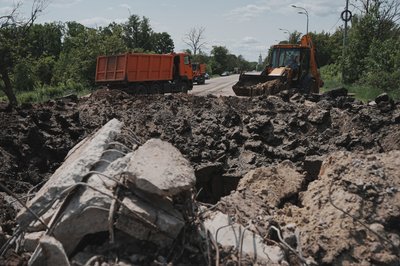 Вирва від балістичних ракет у Київському районі Харкова, якими сьогодні вночі по місту поцілили росіяни Вирва від балістичних ракет у Київському районі Харкова, якими сьогодні вночі по місту поцілили росіяни