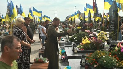 У Хмельницькому відбулася панахида за загиблими воїнами У Хмельницькому відбулася панахида за загиблими воїнами