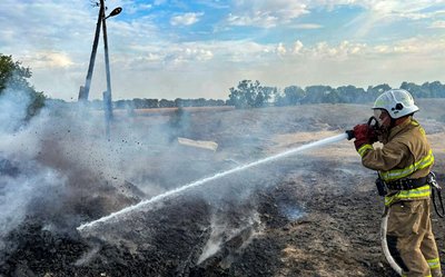 Горіли очерет, сміття, будинок і гараж — на Черкащині за добу через необережність сталися 14 пожеж Горіли очерет, сміття, будинок і гараж — на Черкащині за добу через необережність сталися 14 пожеж