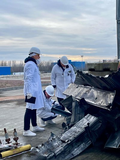 На Чорнобильській АЕС працює місія МАГАТЕ для оцінки безпеки після атаки РФ На Чорнобильській АЕС працює місія МАГАТЕ для оцінки безпеки після атаки РФ