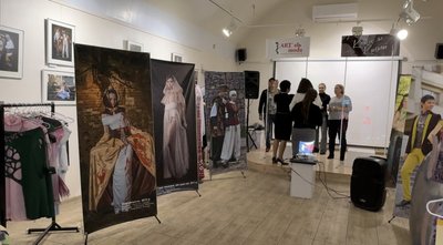 "У випробуваннях народжується епатажна мода": сумській студії "ART’elь moda" — 25 років "У випробуваннях народжується епатажна мода": сумській студії "ART’elь moda" — 25 років