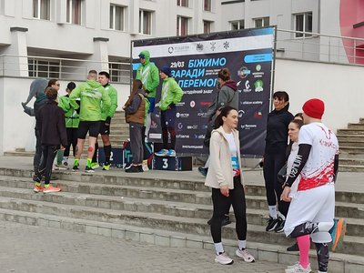 "Біжимо заради Перемоги": у Хмельницькому відбувся благодійний забіг