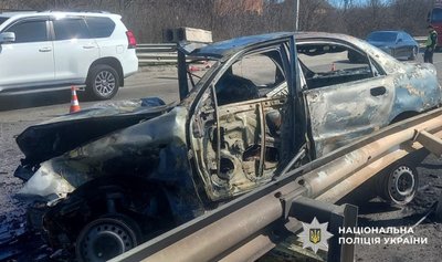 Смертельна ДТП під Полтавою: авто врізалося у відбійник і загорілося Смертельна ДТП під Полтавою: авто врізалося у відбійник і загорілося