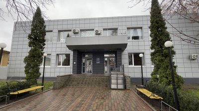 Син міської голови Прилук Ярослав Попенко, якого підозрюють у збуті наркотиків, хотів поновитися на посаді в ДЮСШ Син міської голови Прилук Ярослав Попенко, якого підозрюють у збуті наркотиків, хотів поновитися на посаді в ДЮСШ