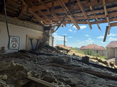 "Вогняні фаєри залетіли у кімнату". Російська армія вдарила дронами по Кривому Рогу: що відбувається на місцях обстрілу "Вогняні фаєри залетіли у кімнату". Російська армія вдарила дронами по Кривому Рогу: що відбувається на місцях обстрілу