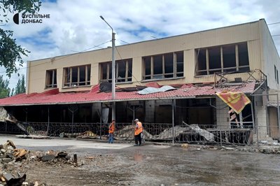 КАБ поцілив у будинок у Краматорську: як розбирають завали — фото