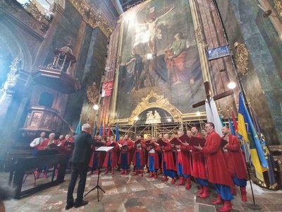 Ми завжди хотіли і хочемо виступати в Україні, диригент хору "Журавлі" про благодійні концерти для ЗСУ Ми завжди хотіли і хочемо виступати в Україні, диригент хору "Журавлі" про благодійні концерти для ЗСУ