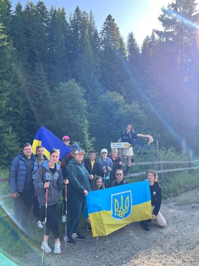 Випускний на Говерлі: учням з Житомирщини свідоцтва вручали на вершині найвищої гори України Випускний на Говерлі: учням з Житомирщини свідоцтва вручали на вершині найвищої гори України
