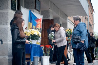 На Хмельниччині відкрили меморіальну дошку захиснику Юрію Остафійчуку На Хмельниччині відкрили меморіальну дошку захиснику Юрію Остафійчуку