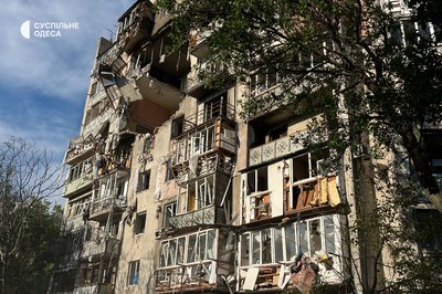 "Він уже знає, що таке вибухи": в Одесі містяни рятували себе і тварин після прильоту у багатоповерхівку "Він уже знає, що таке вибухи": в Одесі містяни рятували себе і тварин після прильоту у багатоповерхівку