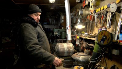 Окопні свічки, пічки та буржуйки: родина з Вінниччини допомагає фронту Окопні свічки, пічки та буржуйки: родина з Вінниччини допомагає фронту