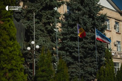 Бронзовий памʼятник Леніну біля будівлі місцевого парламенту Гагаузької автономії, Комрат, 23 вересня 2025 року Бронзовий памʼятник Леніну біля будівлі місцевого парламенту Гагаузької автономії, Комрат, 23 вересня 2025 року
