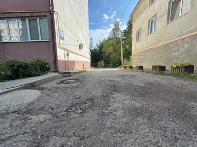 Майже 16 млн грн на ремонт міжбудинкових проїздів у Чернівцях – перелік адрес, де запланували роботи Майже 16 млн грн на ремонт міжбудинкових проїздів у Чернівцях – перелік адрес, де запланували роботи