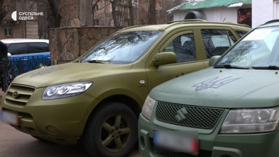 Одеські капелани освятили автомобілі для військових на Бахмутському напрямку Одеські капелани освятили автомобілі для військових на Бахмутському напрямку