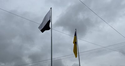 "Один відсоток надії дає віру": на Рівненщині підняли прапор на честь зниклих безвісти та полонених "Один відсоток надії дає віру": на Рівненщині підняли прапор на честь зниклих безвісти та полонених