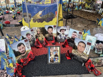 Андрій Лащ, побратими із «Mahno Group» Андрій Лащ, побратими із «Mahno Group»